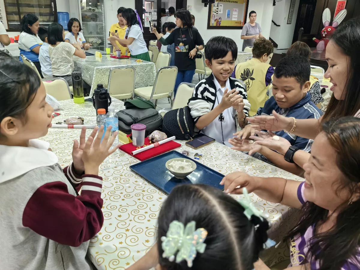 Fo Guang Shan Yuan Thong Temple Hosts 