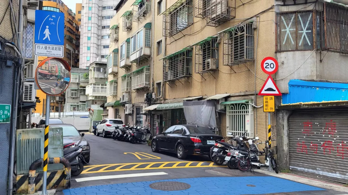 北市首座行人優先區  駕駛限速、擦撞負全責