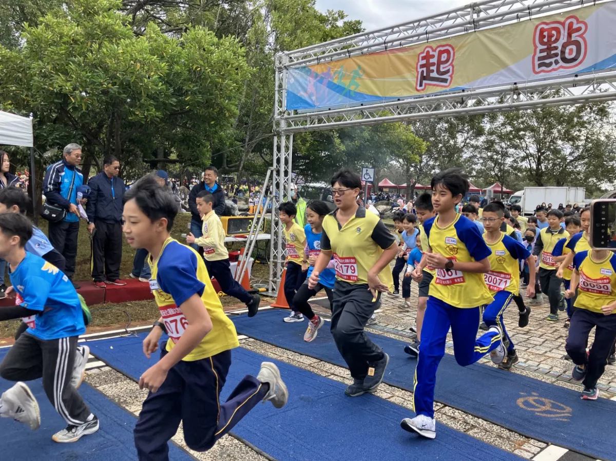 國小力推普及化大跑步  中市4千名師生健康開跑