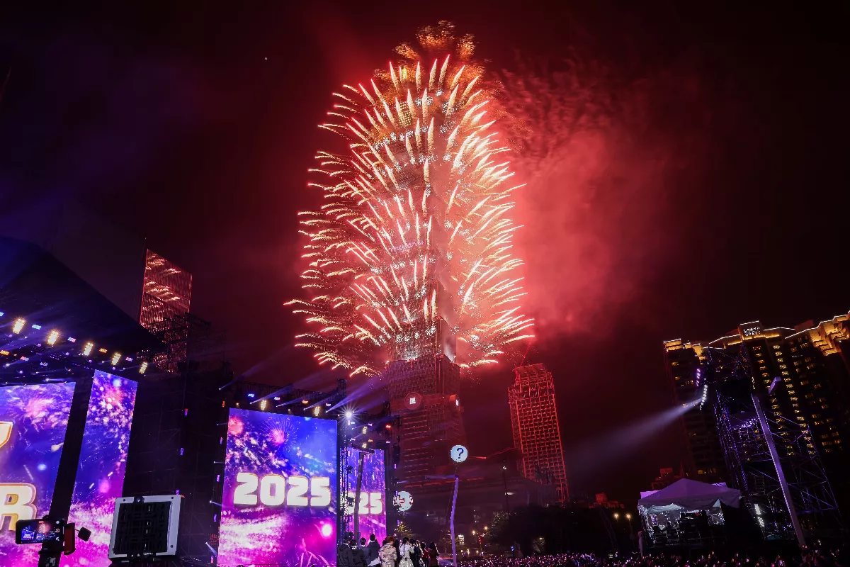 台北101跨年 6分鐘煙火秀迎新年
