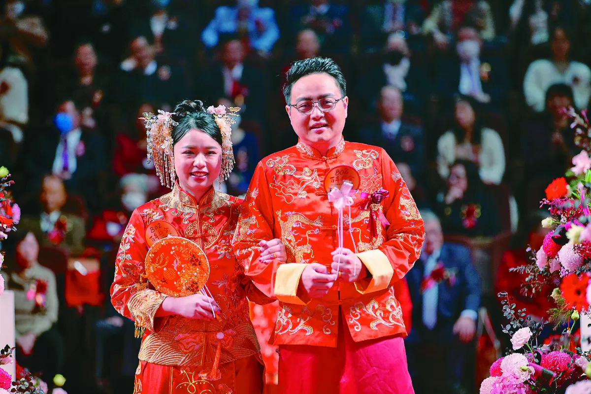 許智瑋、劉翊淳  青梅竹馬佛前完婚