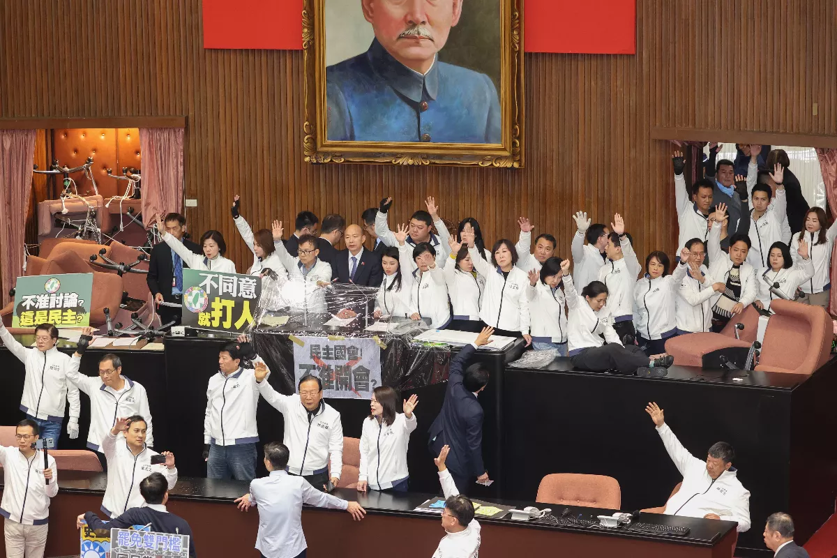 社論--反合理改革的錢權大戰