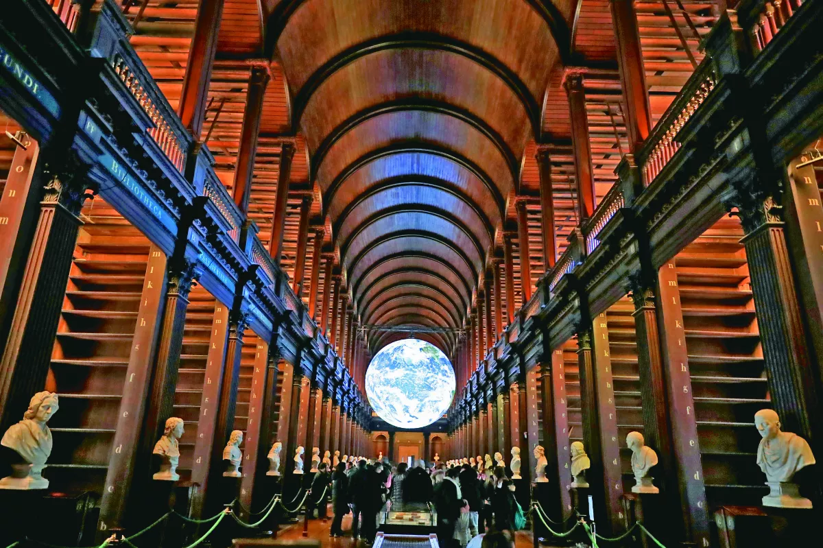 聖三一學院 老圖書館負盛名
