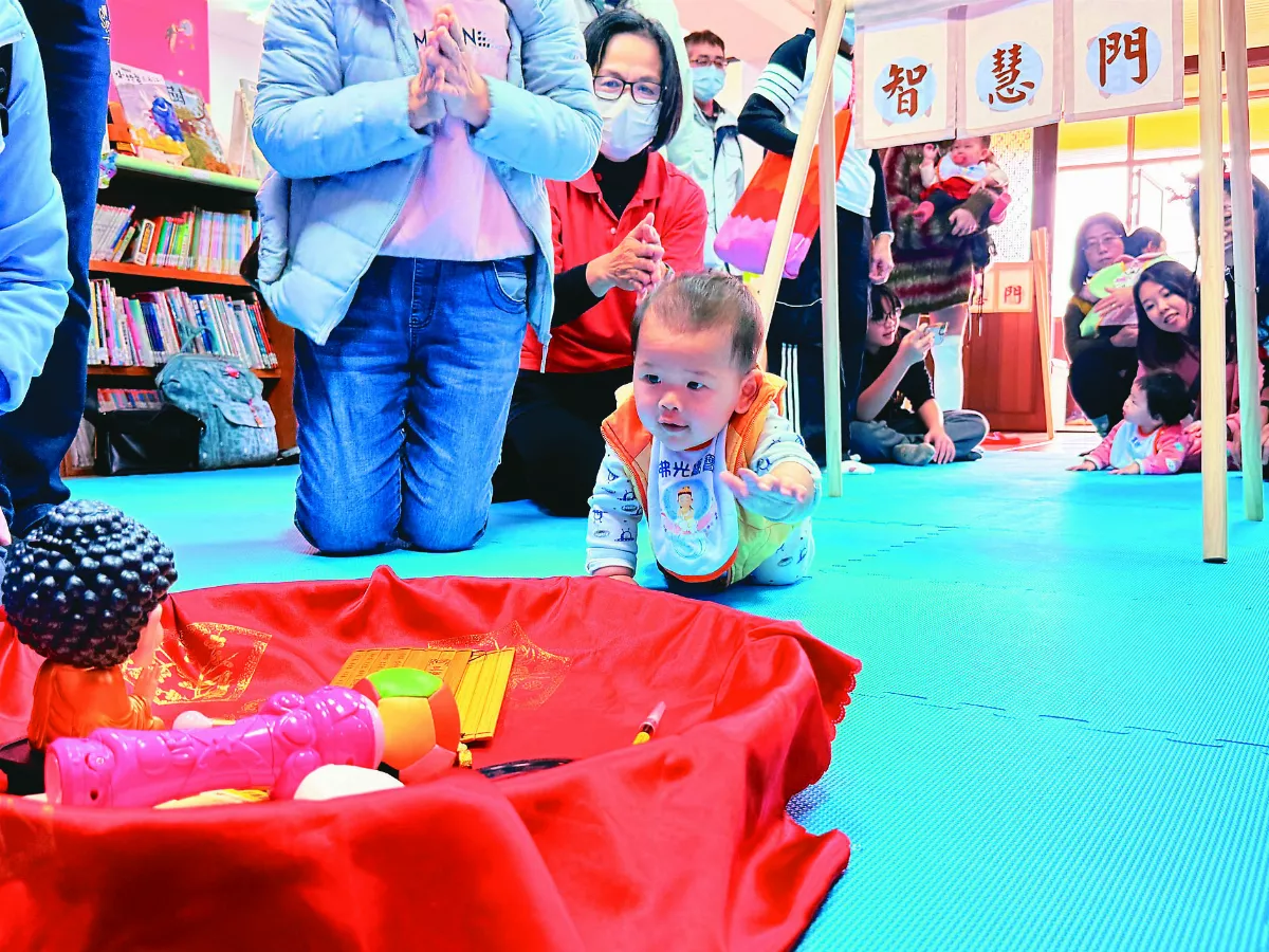 圓福寺元旦升旗 祝福佛光寶寶