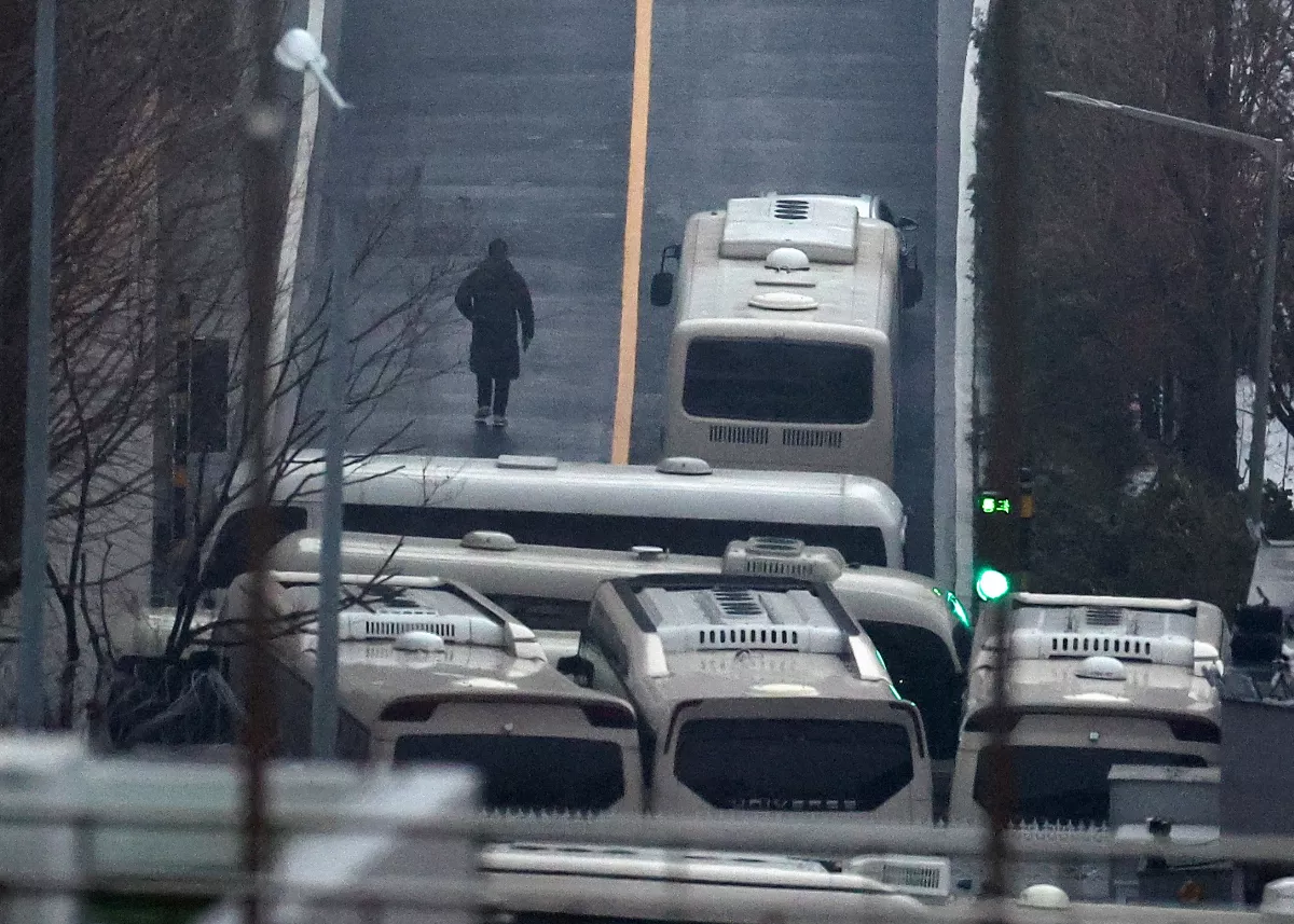 南韓檢方聲請延長逮捕令 尹錫悅官邸設防禦屏障