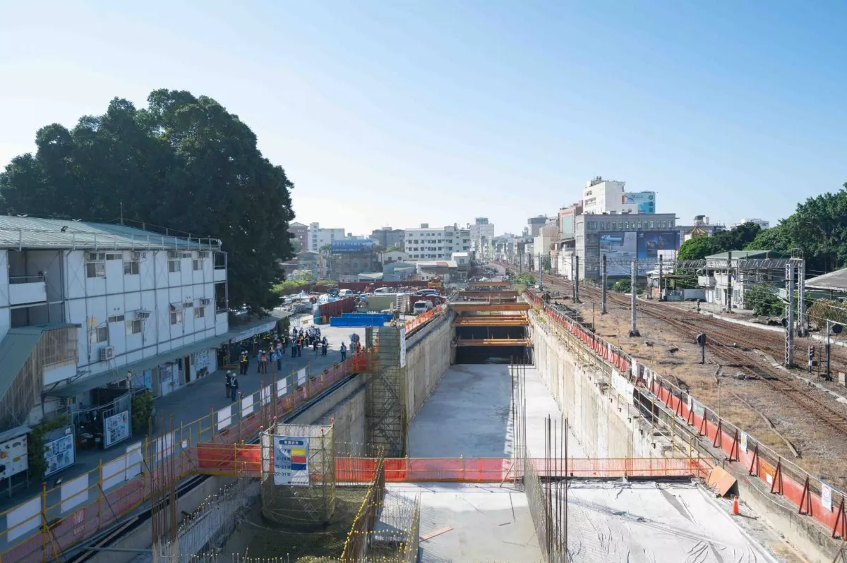 交委會考察台南交通建設 鐵路地下化拚115年底通車