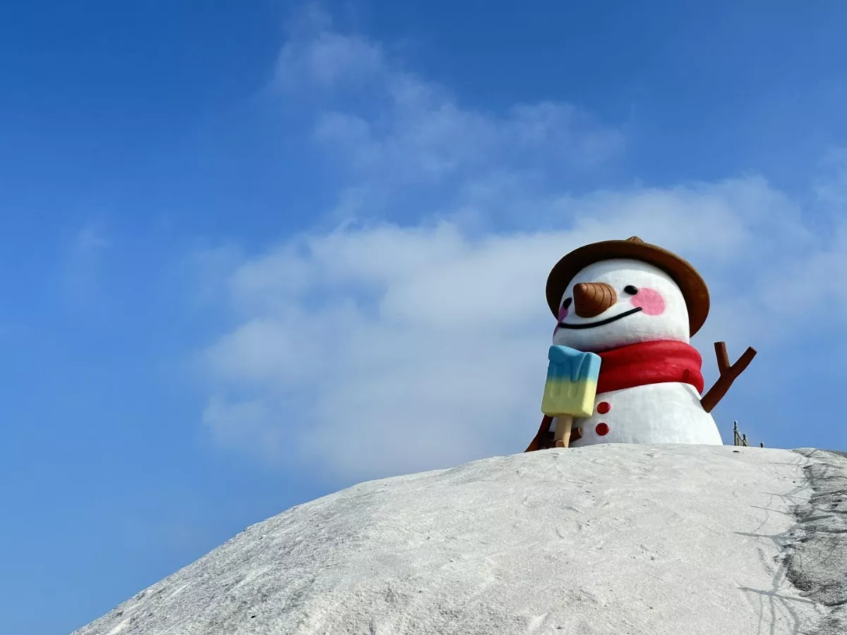 七股雪鹽祭 6米高雪人現身鹽山