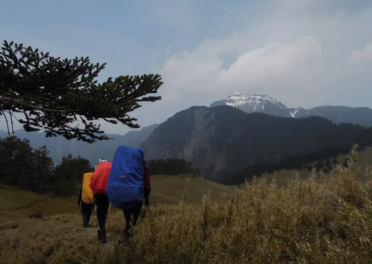 除加強保暖 上山要當心高山症與雪盲症