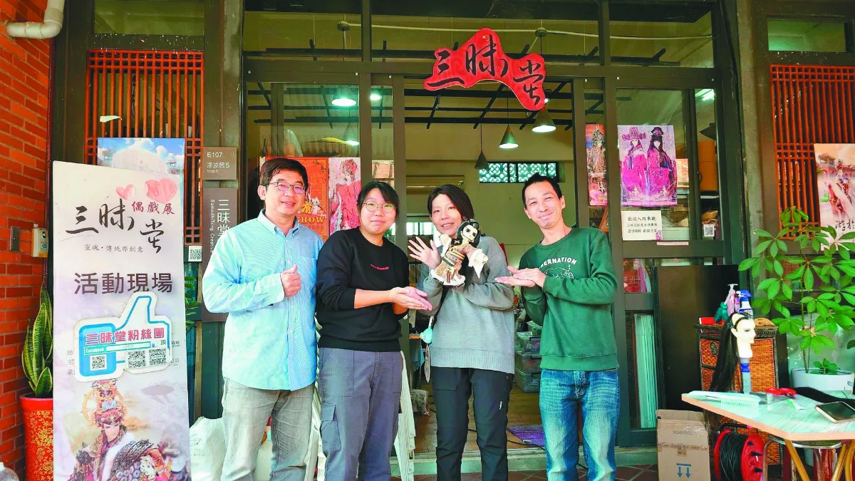 全台首家木偶醫院 讓戲偶再現風華