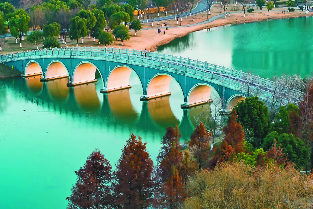 斜陽照橋  金光穿洞