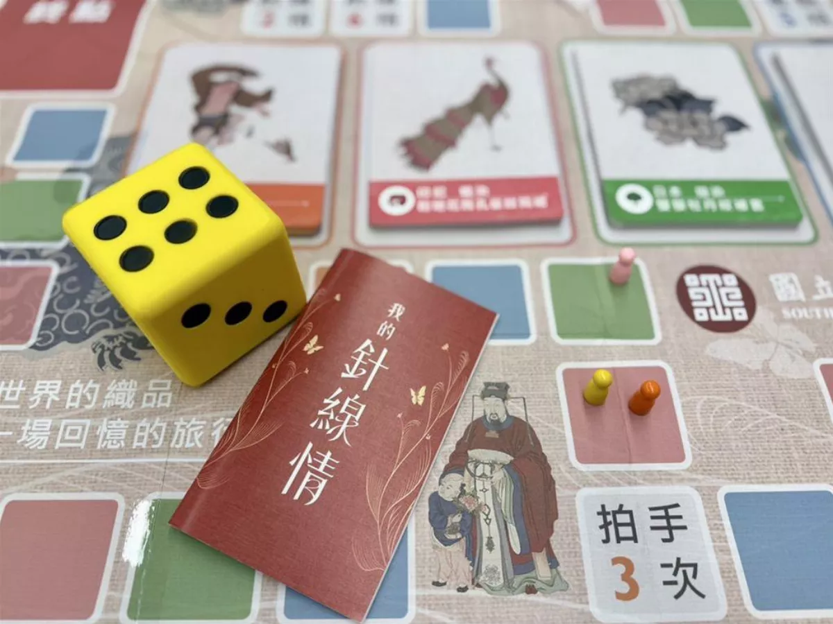 故宮南院織品牌卡 喚起長輩生命記憶