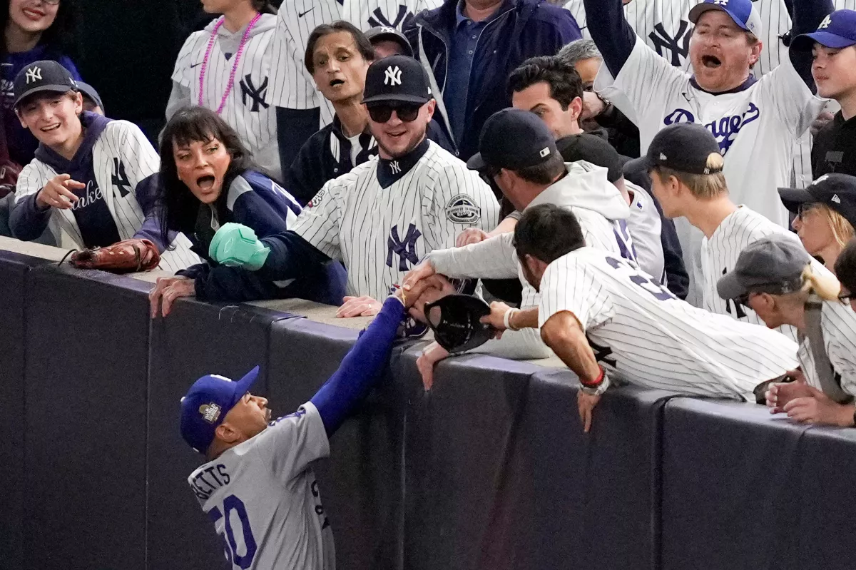 MLB／基迷哭哭！ 世界大賽搶貝茲球 終身不得進大聯盟球場