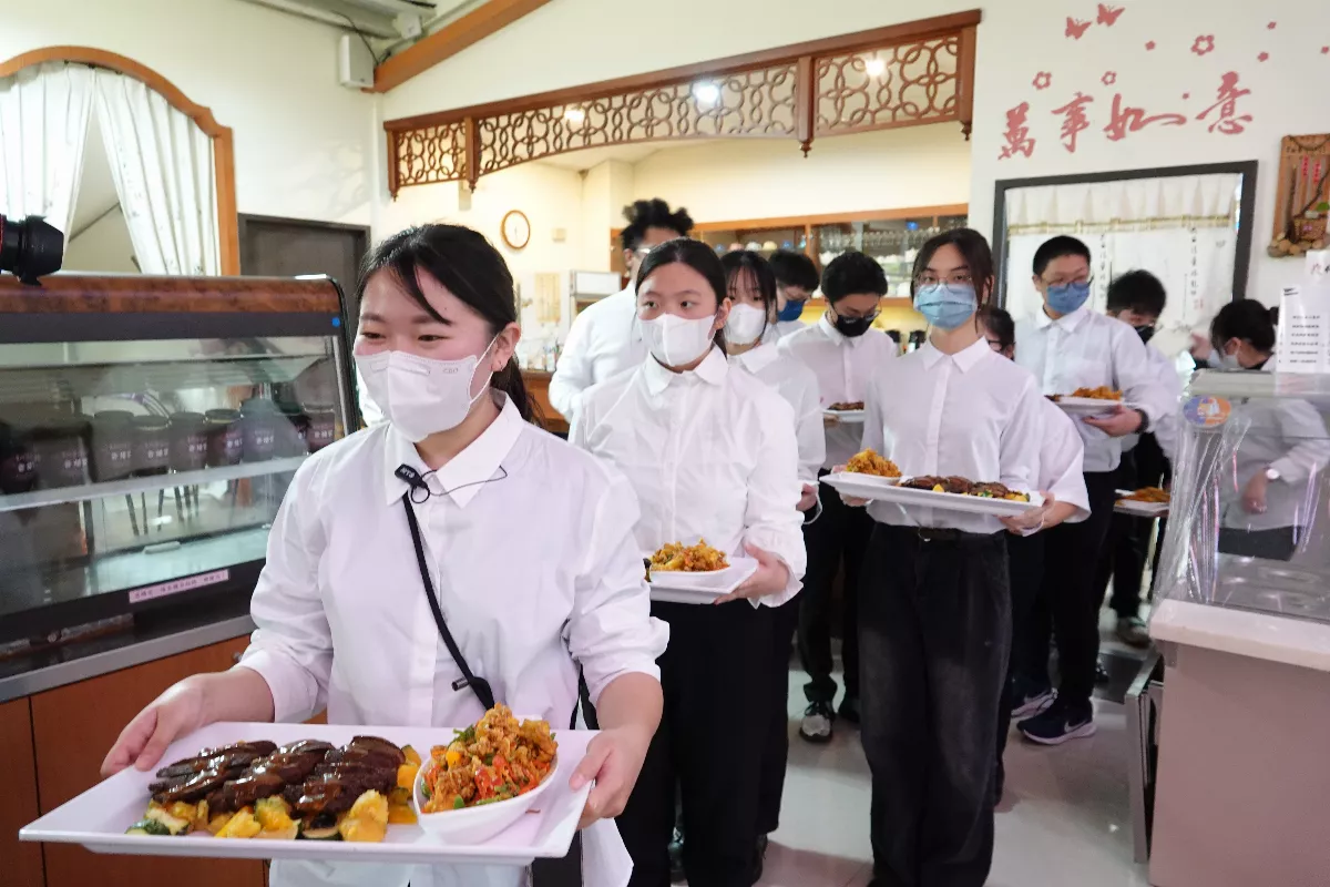 蔬食系成果展辦桌登場   佛大學子大秀好手藝