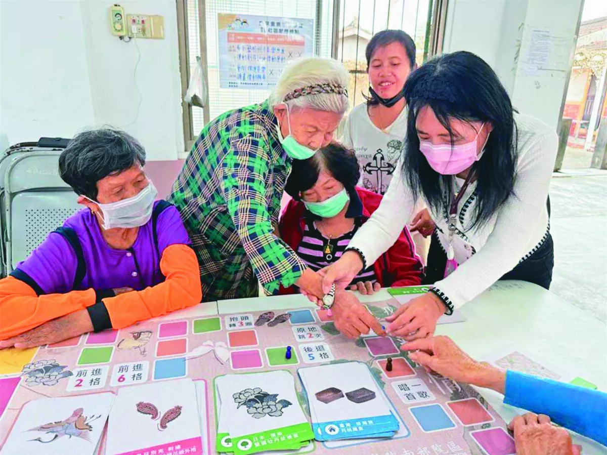 藝術治療  玩牌卡喚起記憶