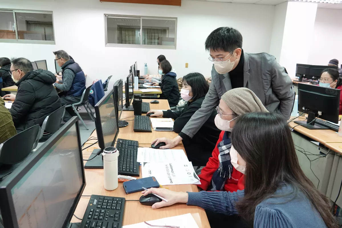 力推AI教育革新  佛大辦生成式AI認證教師研習 