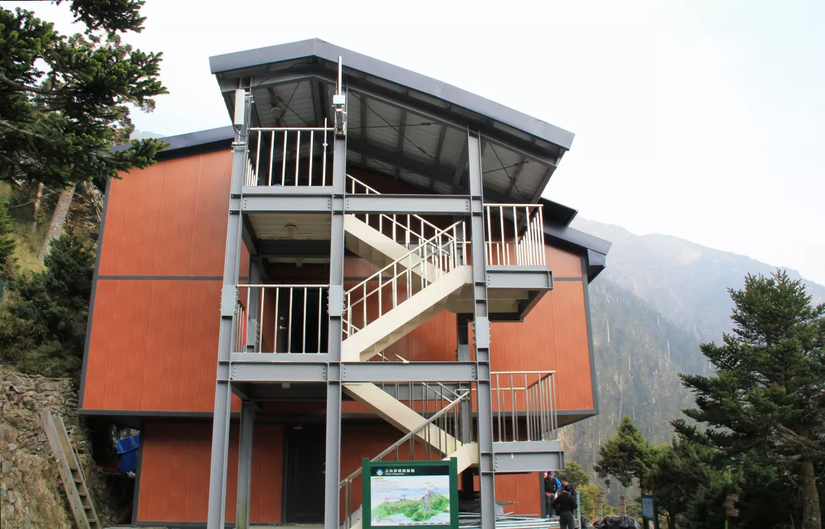 排雲山莊垃圾積少成多 玉管處籲山友自己帶下山