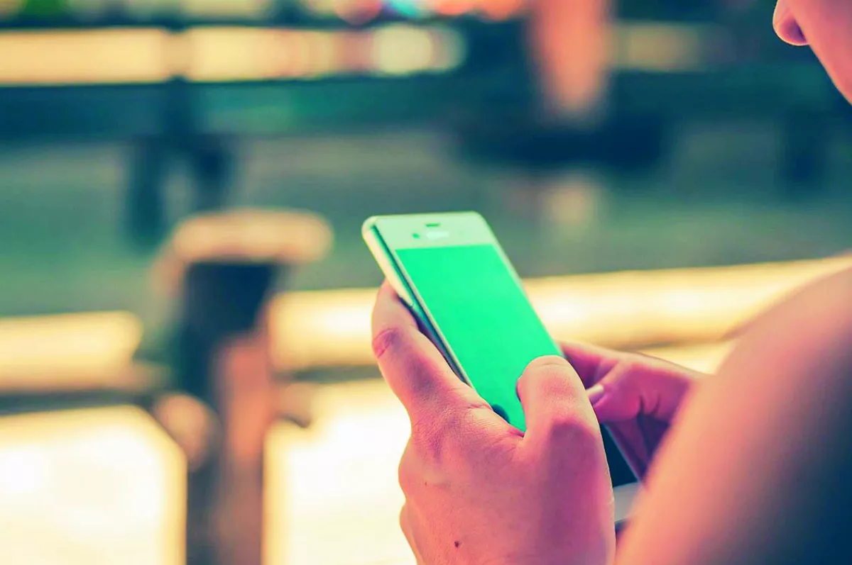 愛滑手機 小心拇指基底關節炎