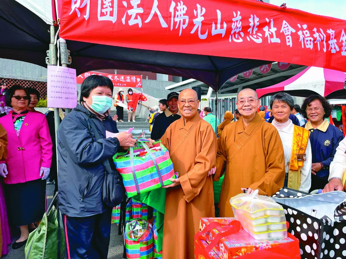 大樹寒冬送暖 慈悲基金會關懷弱勢