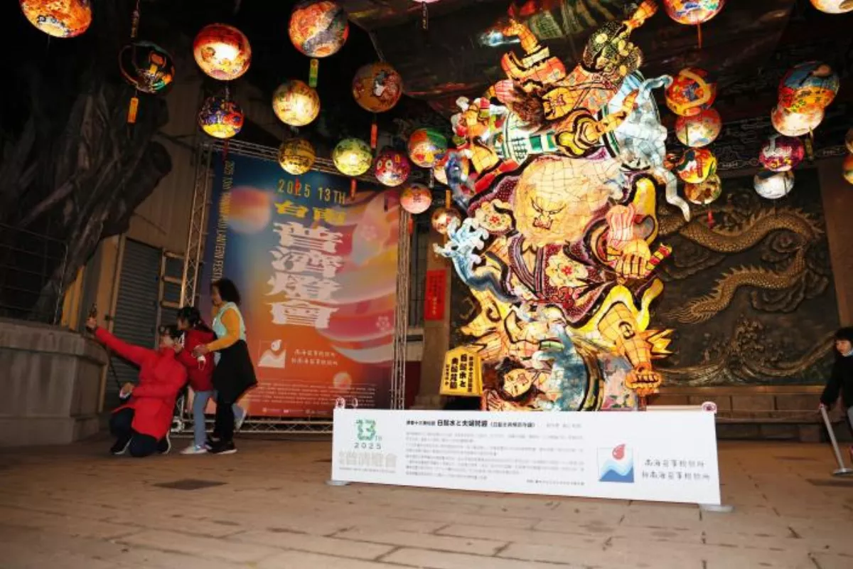 1800顆燈籠點亮夜空  普濟燈會剪紙巷展亮點　