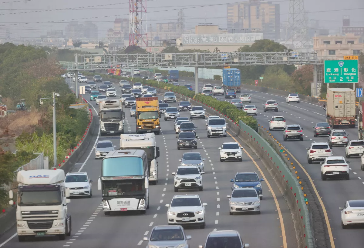 國道早上順暢 估下午2時前南下車流增多