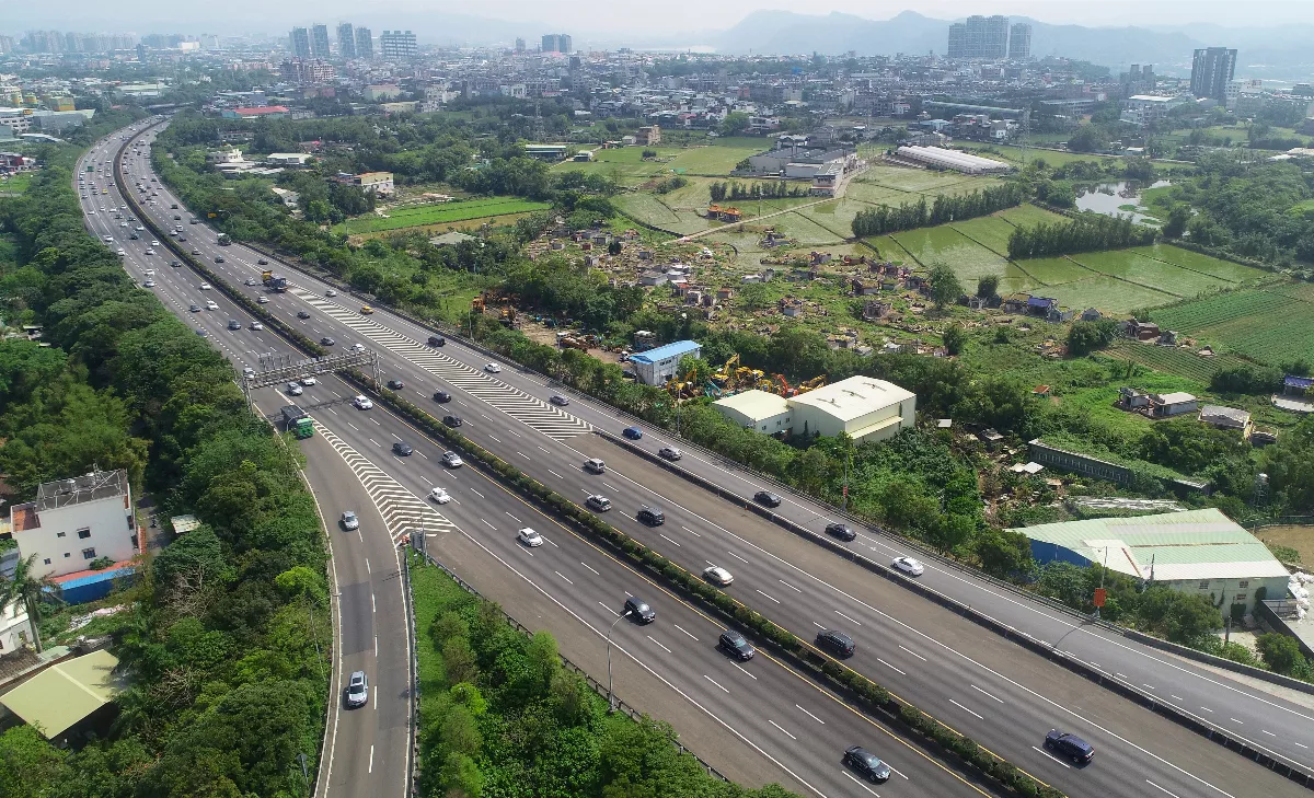 國5南下車速至少60公里 西部大溪、新竹、彰化車流增