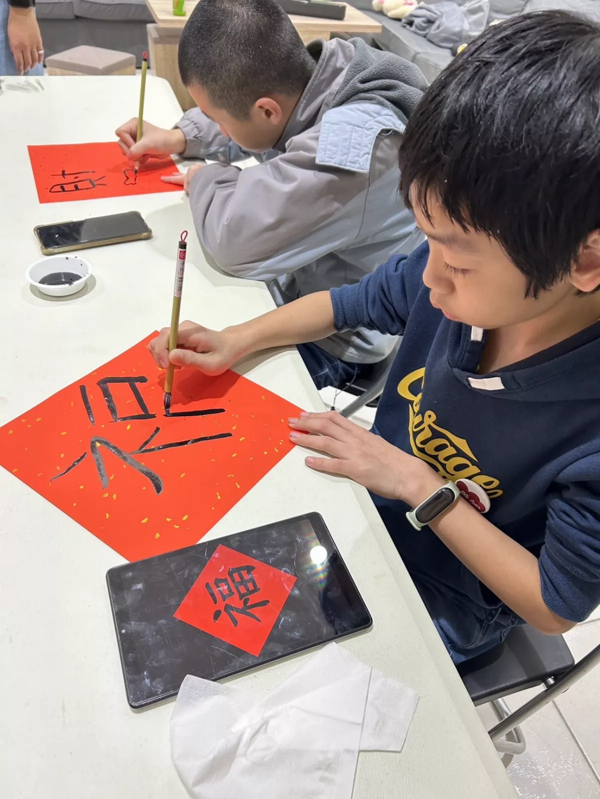 手作春聯與糍粑 少年迎春趣味十足