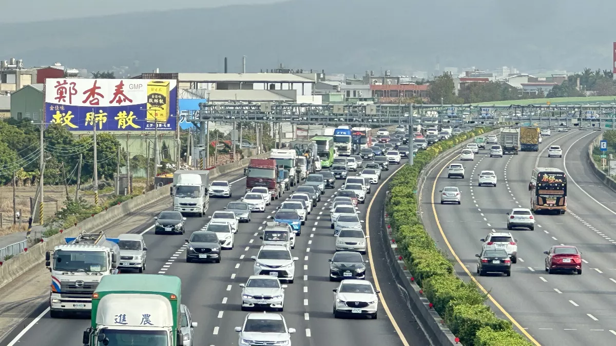 初一走春車潮激增 國道多處嚴重壅塞