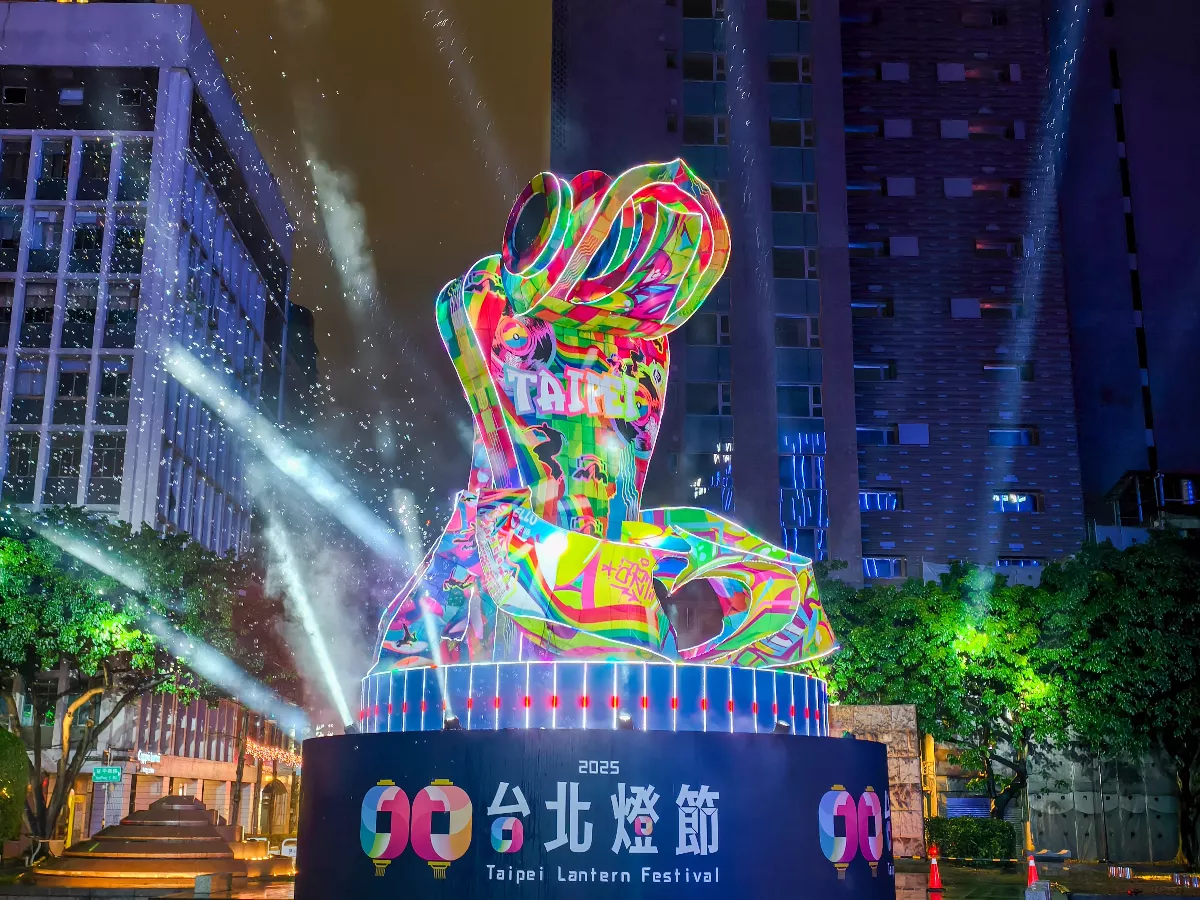 台北燈節2日開幕  燈光交織慶蛇年