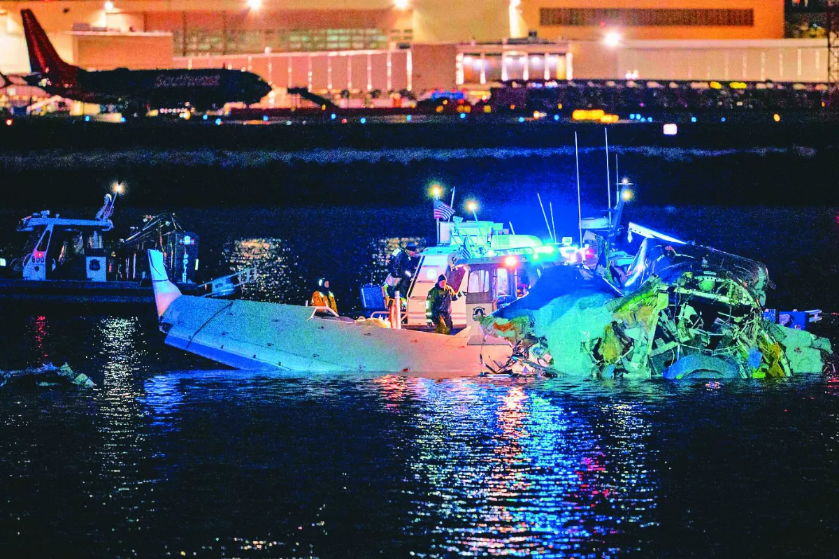 美機空中相撞67死  找到客機黑盒子