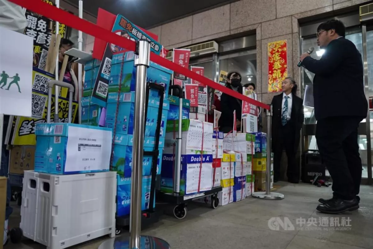 20案罷免書送件  中選會：2/28前審定完畢