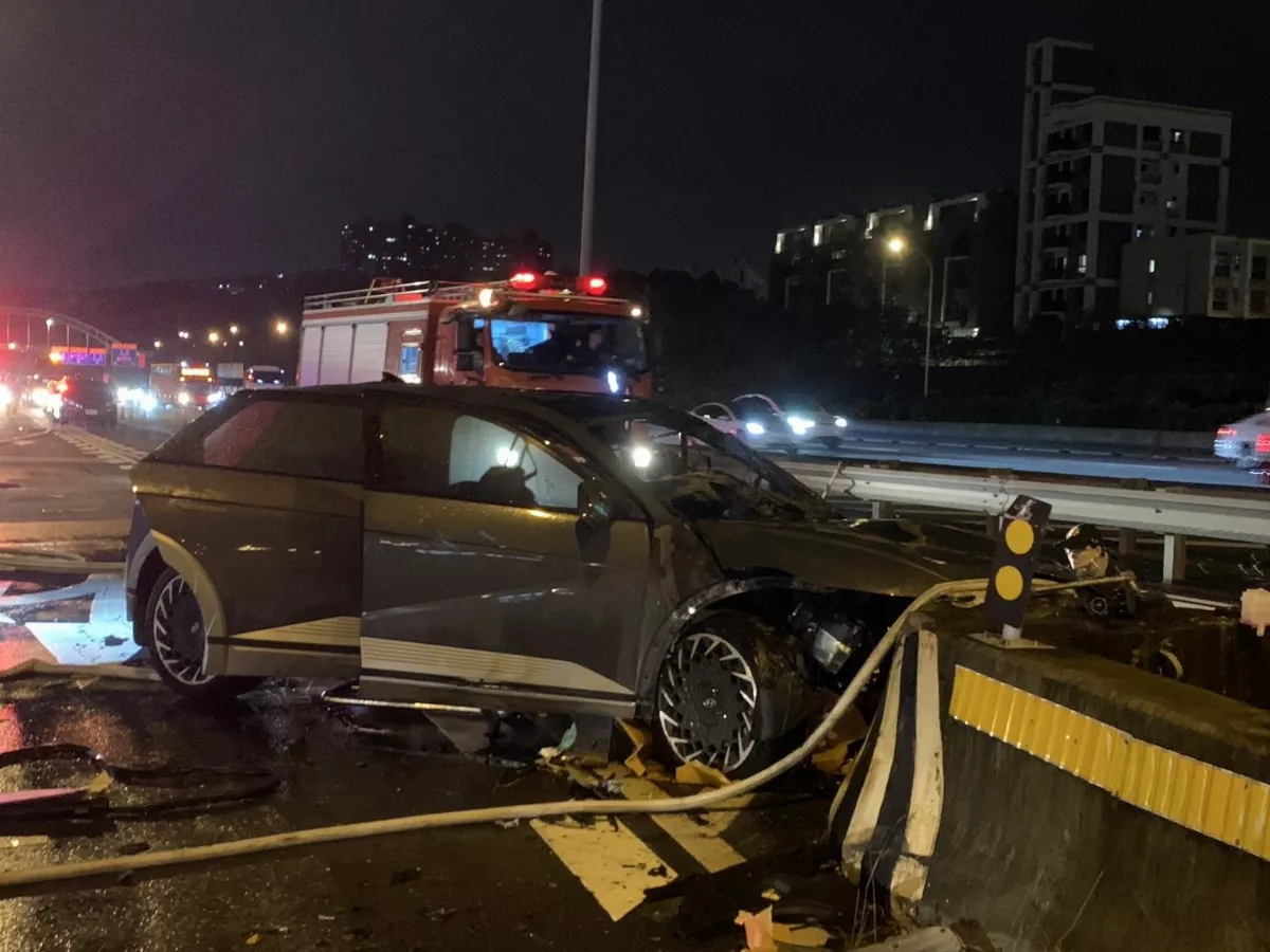 國1楊梅電動車自撞引關注 高公局點輔助駕駛系統6盲點