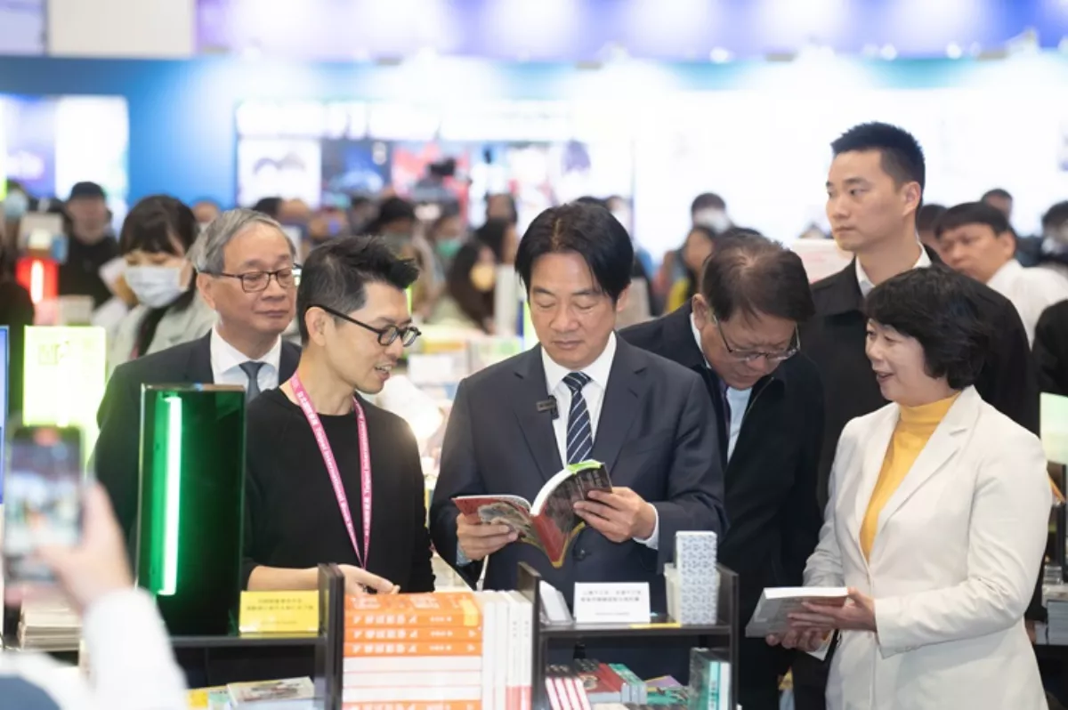 張忠謀、黃仁勳傳記、棒球漫畫 賴清德「總統書單」出爐