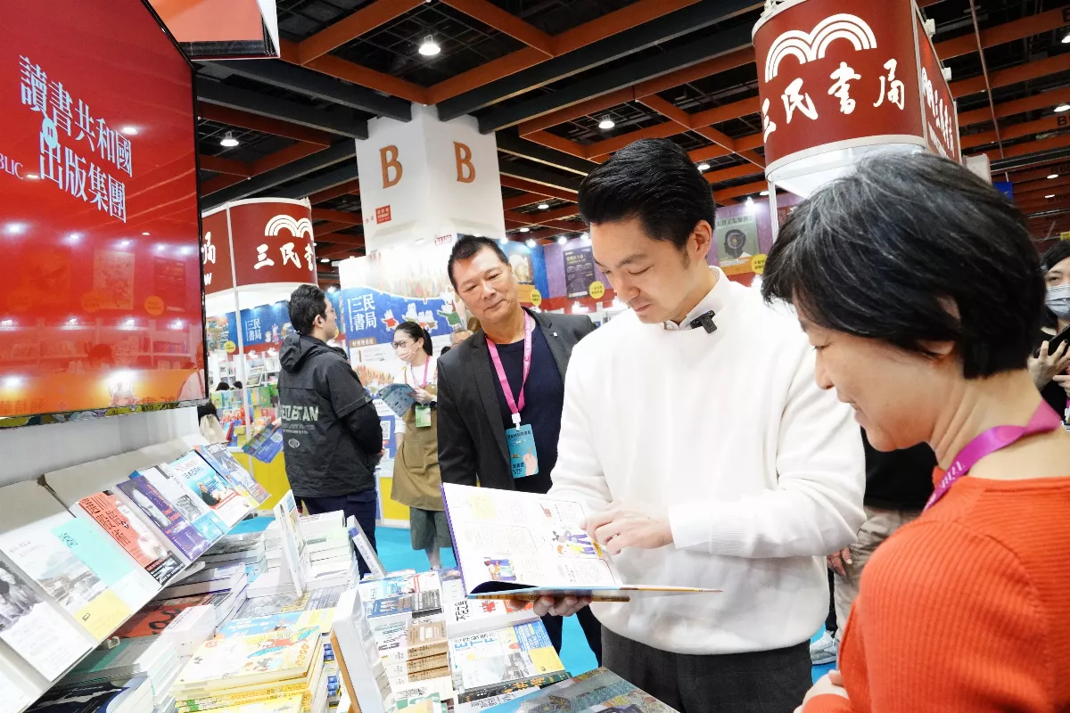 蔣萬安逛台北國際書展 宣布明年頒發第一屆「台北作家獎」