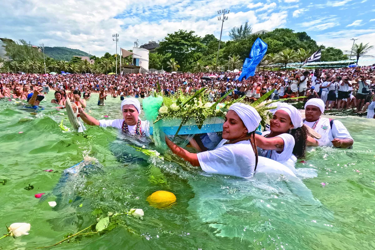 里約掀熱浪 向海洋女神祈福
