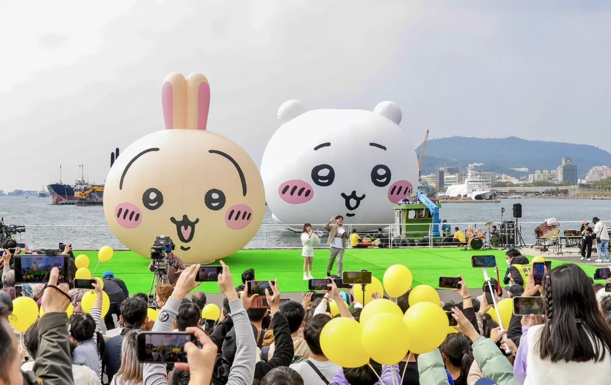 吉伊卡哇出航  高雄港灣與小八貓、兔兔相見歡