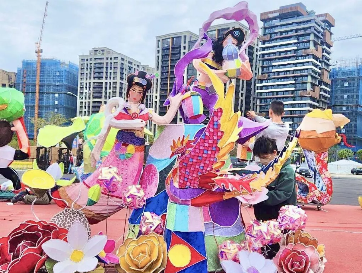 傳統工藝融入現代元素 國中生花燈用盡巧思