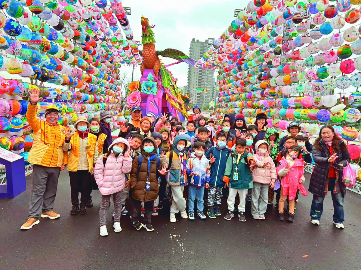 佛光山迎台灣燈會 鳳凰翱翔桃園天際