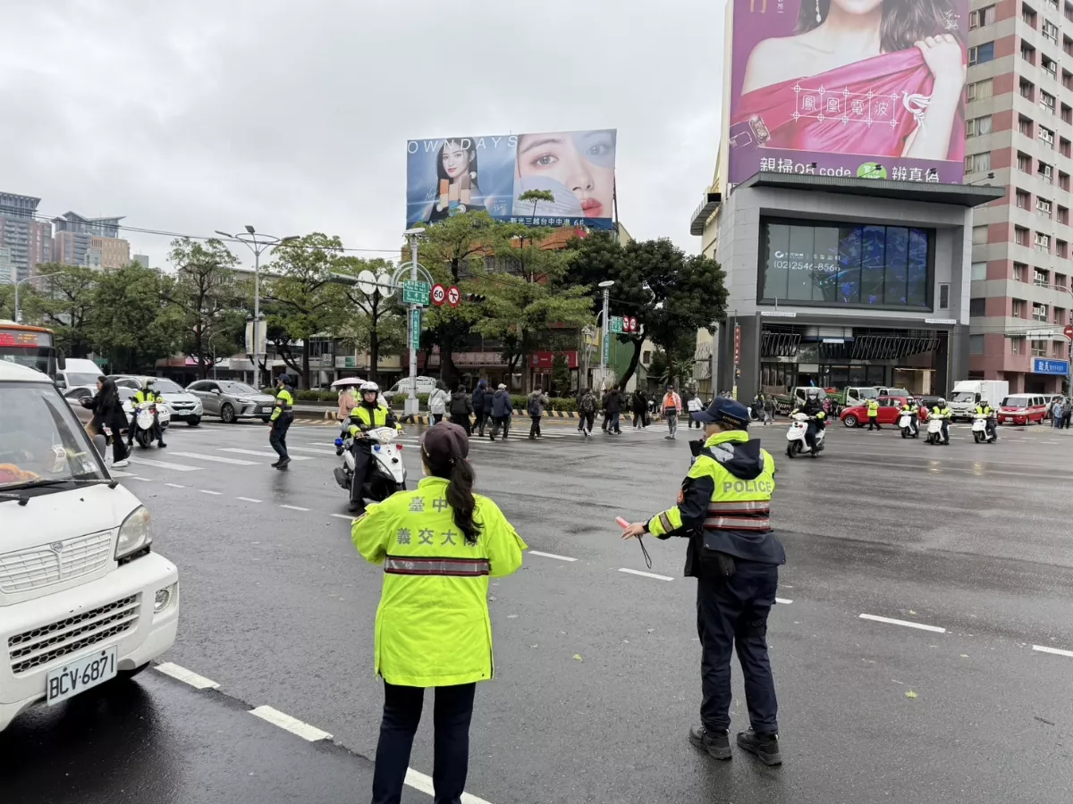 台中氣爆至少4死 「救護車塞途中」警籲用路人繞道