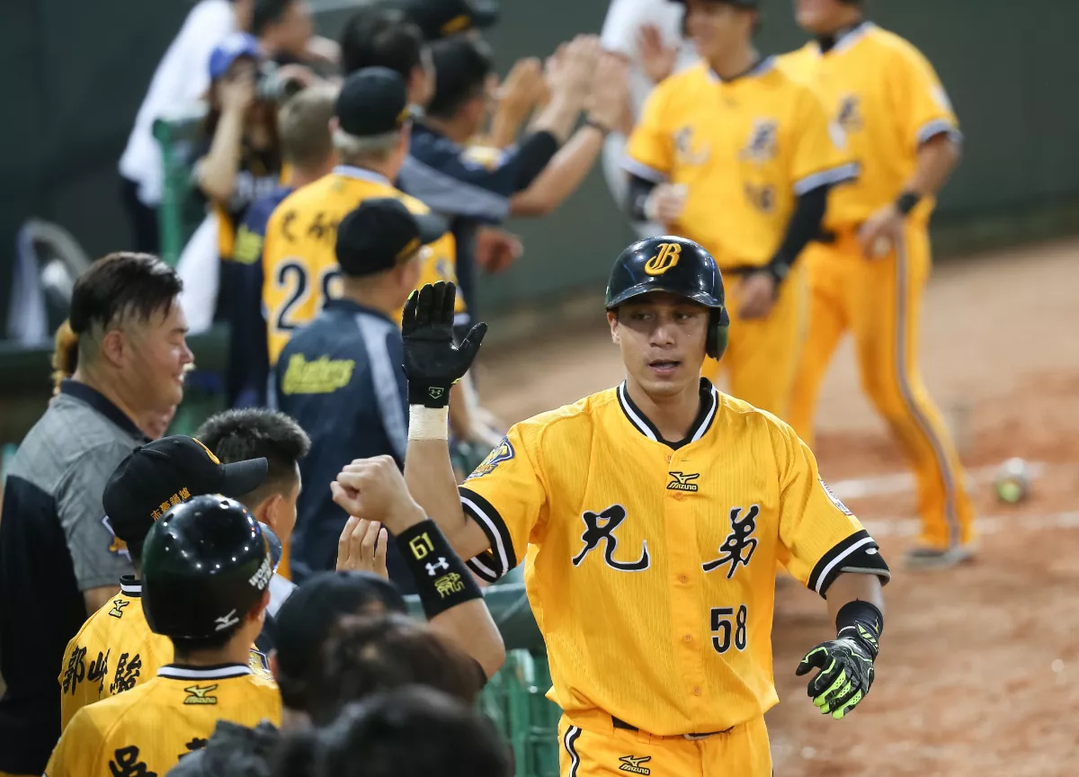 中職／跨場連4打席開轟獲封「大帝」 曾陶鎔宣布引退