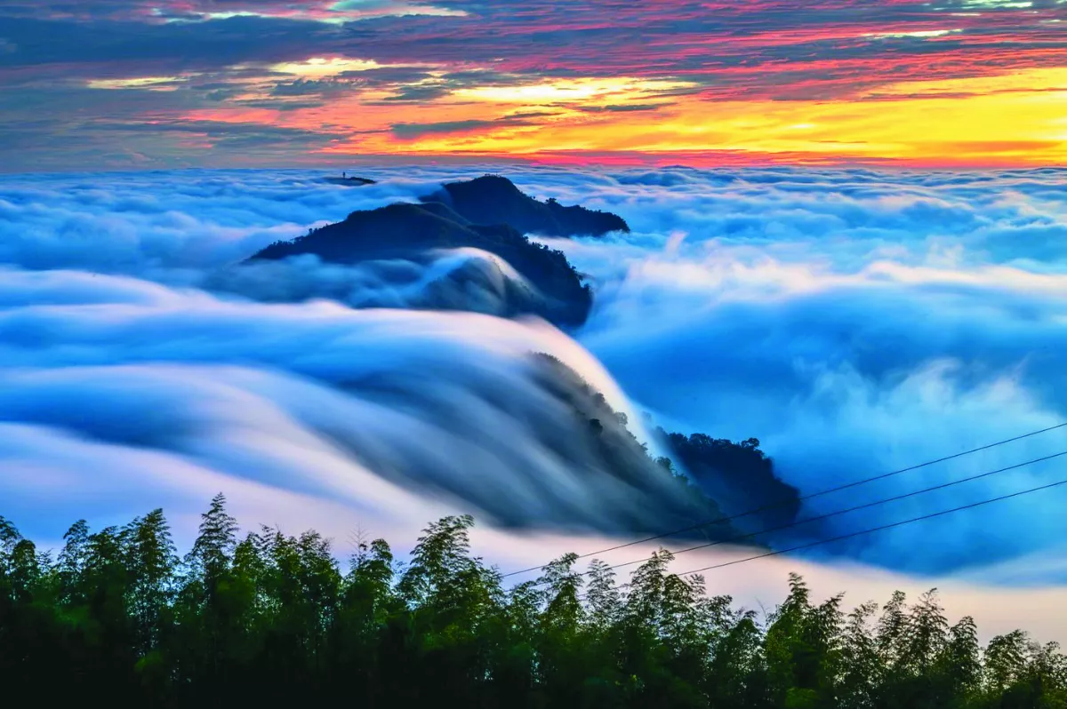鏡頭藏雲端 時時可遊覽阿里山