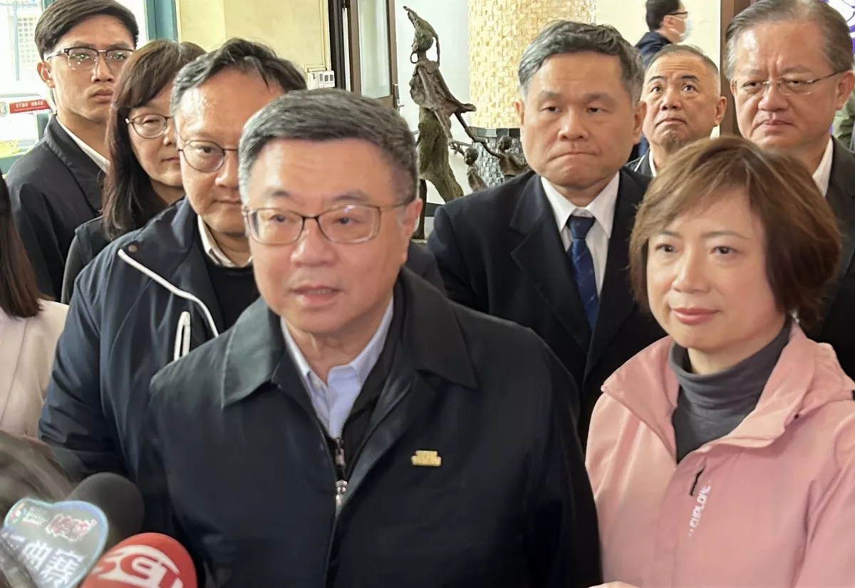 行政院長視察新光三越氣爆  內政部簡報：初步認定與裝修案相關