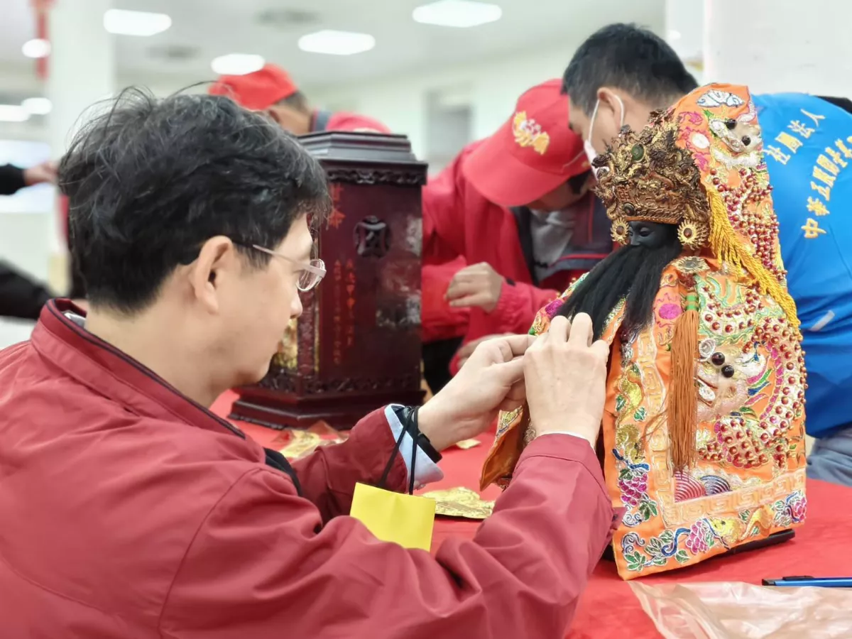 依循百年香路 開台尊王過爐