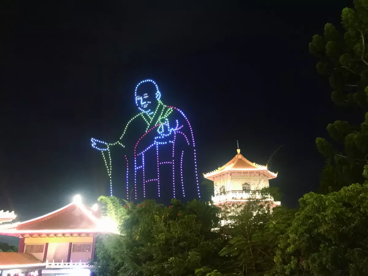 燈燈相續照大千