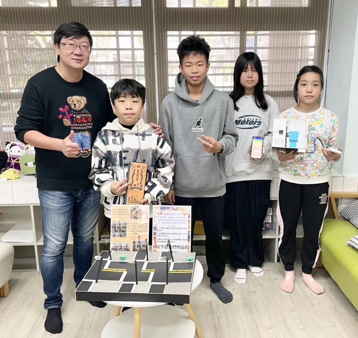 小學生發明「救護車通行系統」 奪IEYI發明金牌