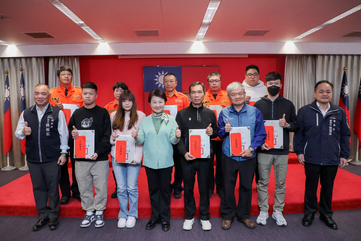 市府表揚氣爆救災無名英雄  開設心理諮詢窗口