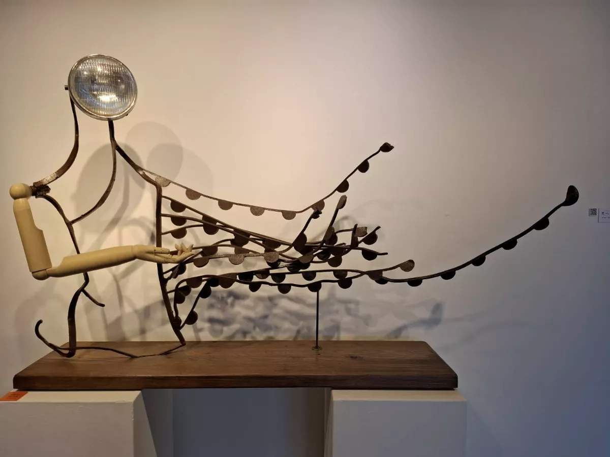 廢五金堆置場觸發靈感 王文華創作寓藝深遠