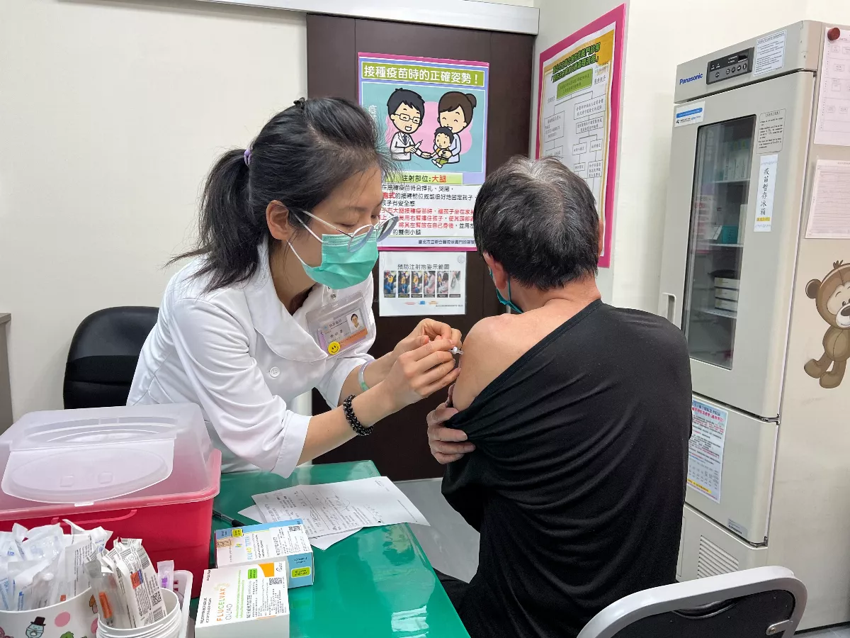 增購流感疫苗首日開打人氣旺 全台剩不到6萬劑
