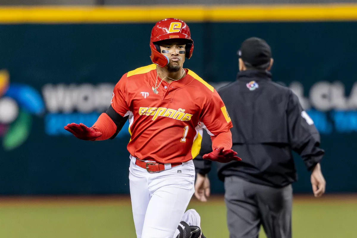 經典賽／西班牙跑者烏龍出局 怒摔頭盔掀騷動