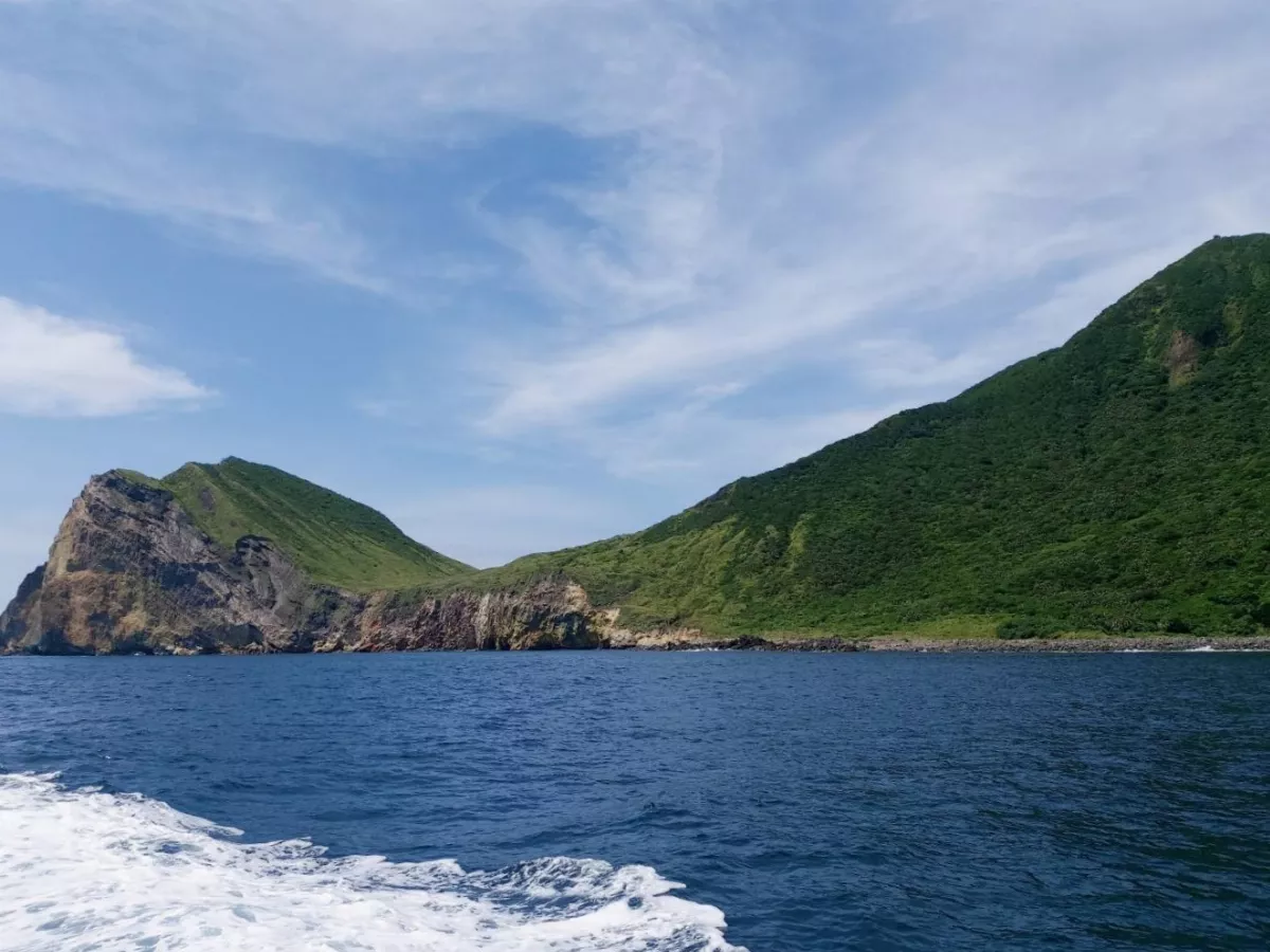 龜山島開放登島  前100名有限量版側背包