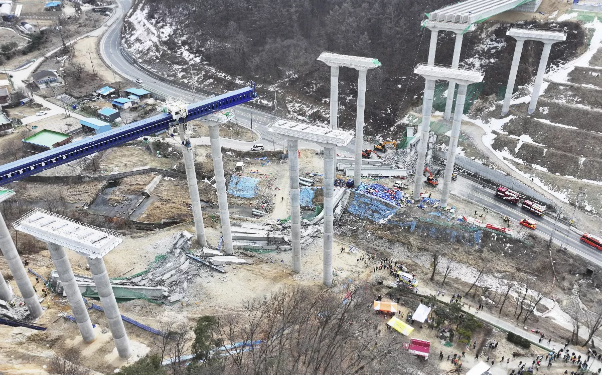 南韓高速公路橋梁坍塌 10工人遭埋釀3死